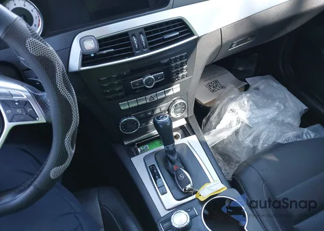 2012 Mercedes-Benz C 250 из США, поврежденный, VIN WDDGJ4HB8CF754019